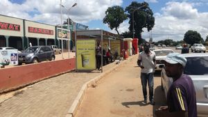 그레이트 이스트 로드의 버스 및 택시 정류장