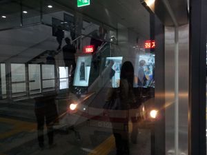 운전실이 없는 신분당선 전동차