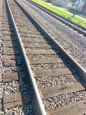 위스콘신주 라크로스(La Crosse, Wisconsin)의 BNSF 철도(BNSF Railway)에 놓인 목재 침목