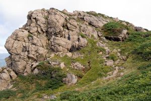 지불산 정상에 노출된 사문암