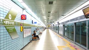 광명사거리역 승강장