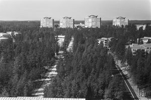 1959년부터 1961년까지 건설된 타피올라(Tapiola)의 "힙 플라스크 하우스(Hip flask houses)". (1967년 촬영)