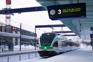 레프패베어라 역에 정차한 JKOY Sm5급 전동차