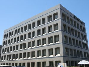 산조시와의 경계에 위치한 쓰바메산죠 지방산업진흥센터 「메세피아」