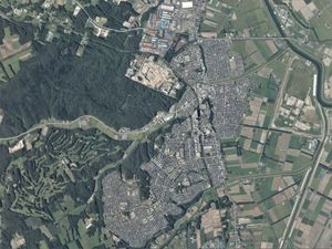 기타히로시마시 중심부 주변 항공 사진. 2020년 8월 24일 촬영한 10장을 합성하여 작성.국토교통성 국토지리원의 항공사진을 바탕으로 작성