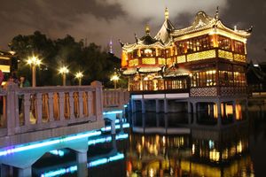 상하이 유원(豫園)의 야경 차집