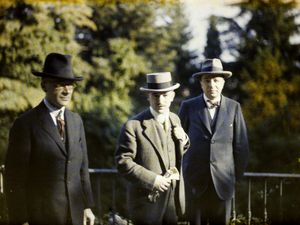 베네시(가운데)와 1925년 로카르노 조약 체결 당시 체코슬로바키아 대표단. 로제 뒤마의 오토크롬 사진