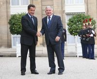 2007년 10월 8일 파리에서 니콜라 사르코지 프랑스 대통령과 함께 있는 카친스키