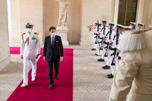 유행병 기간 동안 퀴리날레 궁에 도착한 주세페 콘테.