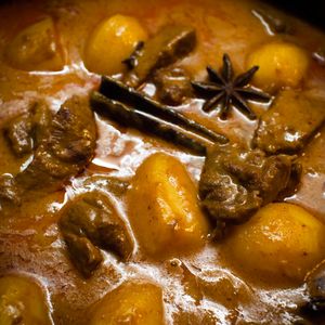 소고기 마사만 커리와 감자, 팔각향, 계피, 정향