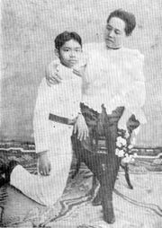 젊은 프라차디폭과 그의 어머니, 사오바 파옹스리