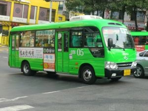 대한민국 서울특별시에서 시내버스로 사용되는 현대 카운티 미니버스.