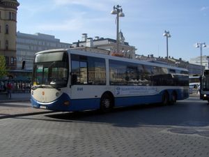 탐페레 중앙 광장의 스카니아 L94UB 차대 버스, 핀란드