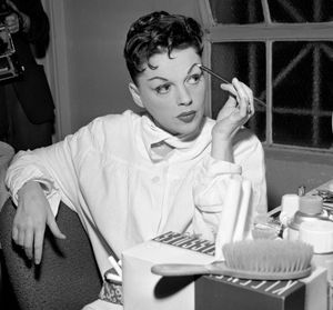 그리스극장(로스앤젤레스)의 분장실에서의 가랜드 (1957)