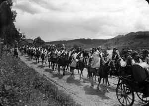전통 의상을 입은 후추리 사람들의 결혼식 (보로흐타)
