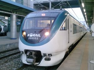 2010년 5월 청주역에 정차한 한국철도공사 200000호대 전동차