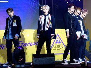 2018년 10월 13일 이태원 지구촌 축제에서 공연하는 세븐어클락(Seven O'Clock)