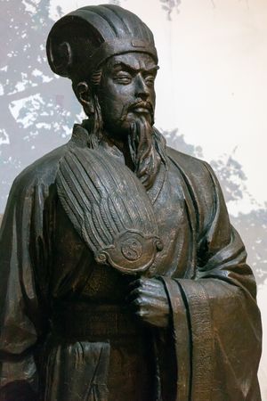 제갈량의 동상. 그는 유선에 대한 당대의 칭찬 대부분에 책임이 있다.