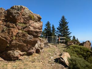 프랑스 동피레네 산맥 카니구(Canigou) 산맥의 오르도비스기 안구 편마암 노두