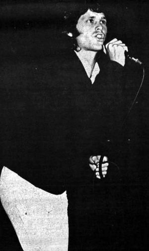 1967년 도어스와 함께 공연하는 모리슨