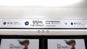 수도권1호선 청량리역의 완전밀폐형 스크린도어