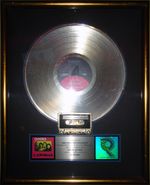 앨범 『엘에이 우먼』 골드 레코드