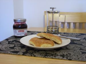 잼과 함께 제공되는 애버딘 버터리(rowie라고도 함)