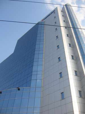 플로이에슈티 시청(구 루마니아 석유회사이자 루마니아 최대 기업인 페트롬 본사)