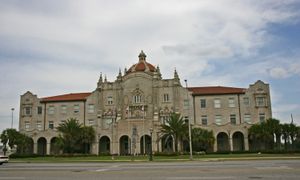 구 굴프, 모빌 앤 오하이오 여객 터미널(Gulf, Mobile and Ohio Passenger Terminal)은 모빌 지역 교통국 건물로 사용되고 있다.