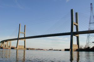 모빌 강을 가로지르는 코크레인-아프리카타운 USA 다리