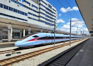 2022년 광저우(廣州)로 향하는 고속열차가 산터우(汕頭)역을 출발하는 모습