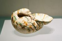 당나라 안신현(安新縣)에서 출토된 삼채 오리 모양 잔