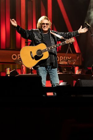 내슈빌 그랜드 올 오프리에서 열린 C'Ya On the Flipside II 자선 공연에서 공연하는 돈 맥린