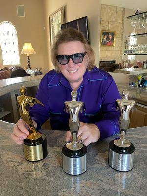 "American Pie" 특별 협업으로 텔리 어워드 3관왕을 차지한 돈 맥린과 홈 프리