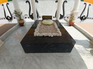 2023년 아크라 아솜드웨 공원에 있는 아타 밀스의 묘비