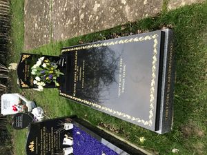 서섹스주 랜싱에 있는 에머슨의 묘