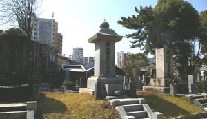 후쿠오카에 있는 도야마 미쓰루의 묘