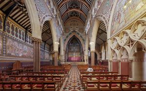 화려한 빅토리아 시대 교회 내부