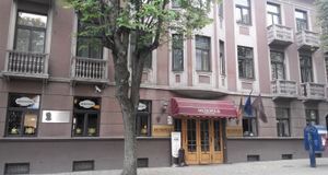 일본 영사관이 폐쇄된 후 카우나스를 떠날 때까지 스기하라 치우네 영사대리가 머물렀던 메트로폴리스 호텔. 현재도 카우나스 시내에 남아 있다.(2017년)