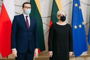 2021년 11월 21일, 빌뉴스에서 시모니테가 폴란드 총리 마테우시 모라비에츠키를 만났다.