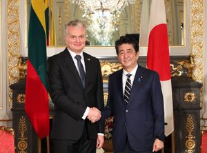 나우세다가 2019년 10월 일본 총리 아베 신조를 만나다