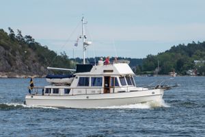 2018년 그랜드 뱅크스(Grand Banks)社의 13m(약 42피트) 배수량 선체 트롤러 스타일 모터요트