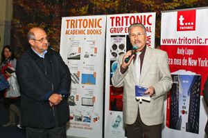 2013년 가우데아무스 도서 박람회에 참석한 에밀 콘스탄티네스쿠