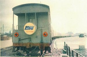 화물 열차에 애칭을 붙인 예. 일본국유철도의 컨테이너 특급 다카라. 선두차가 아닌, 마지막 꼬리 차장차에 '다카라'라고 표시되어 있었다.