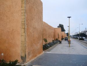 오늘날의 안달루시아 성벽은 17세기 알모하드 시대 성벽 안쪽에 추가되었습니다.