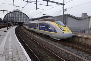 암스테르담 중앙역(Amsterdam Centraal station)에 정차한 유로스타 e320