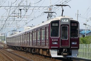 한큐 전철 교토 본선의 9300계 전동차