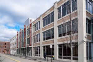 리치몬드 스트리트에 있는 알퍼트 의과대학 건물