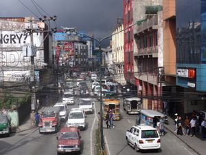 2018년 보니파시오 거리의 차량 매연