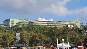 SM 시티 바기오(SM City Baguio)는 번햄 공원에서 보입니다.